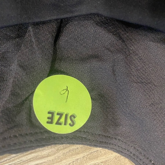 Lululemon Athletica Active Tank Top Racerback Form-Fitting Breathable Black W 6 - Picture 4 of 4